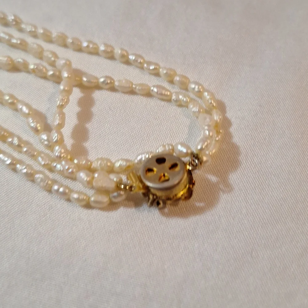 #35 3 Strand of vintage salt water pearls - Picture 5 of 5
